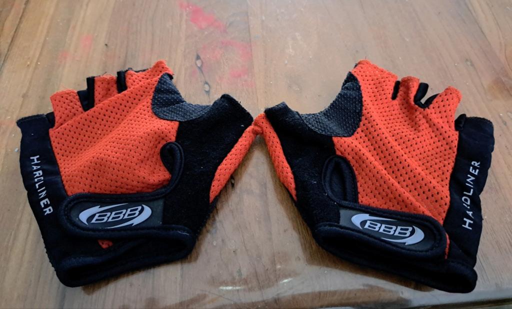 BBB Speedliner fietshandschoenen in zwart en rood.
Maat M 63, Ophalen of Verzenden, Gebruikt, M, Handschoenen