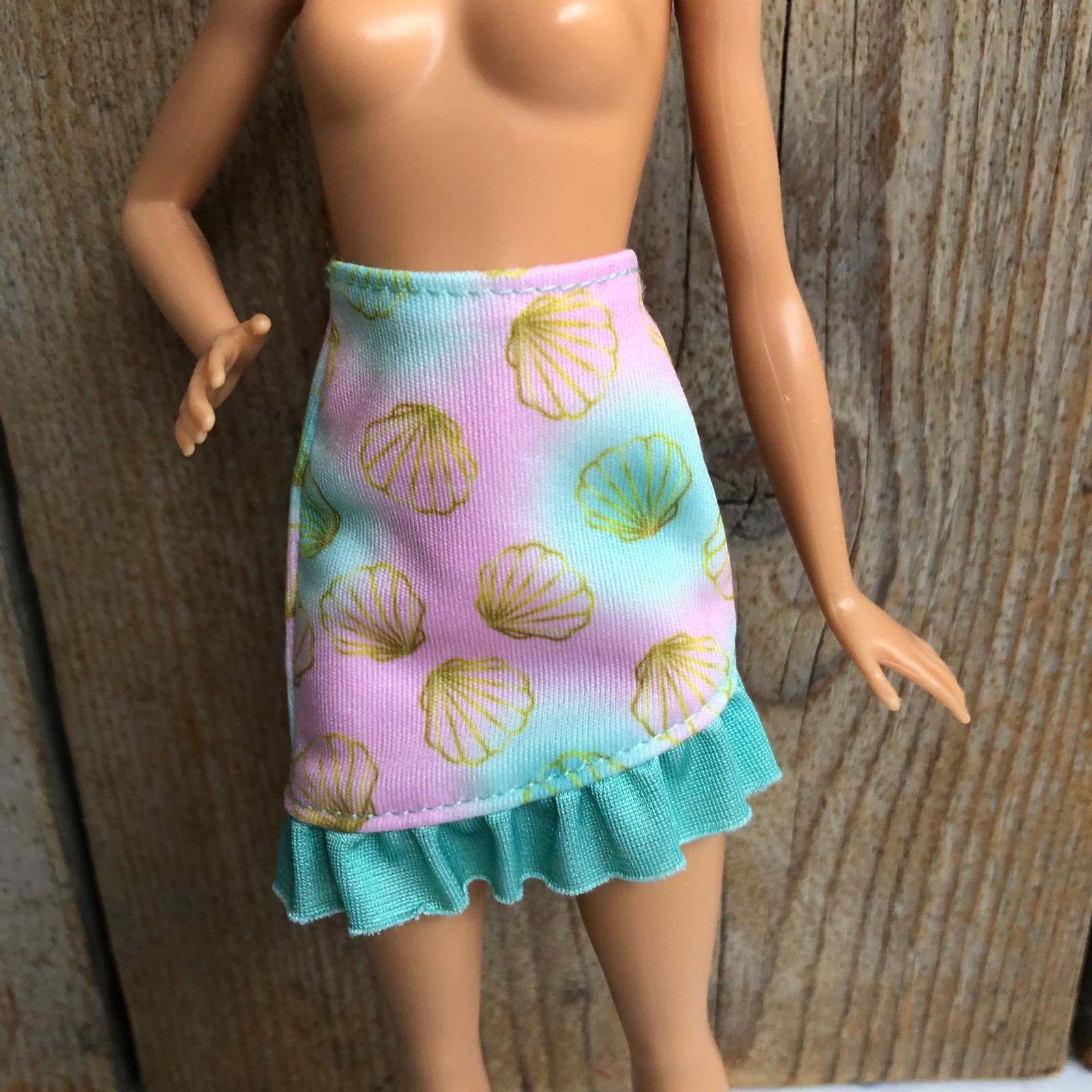 Paars roze zeegroen rok met schelpen print voor Barbie, Ophalen of Verzenden, Zo goed als nieuw, Barbie