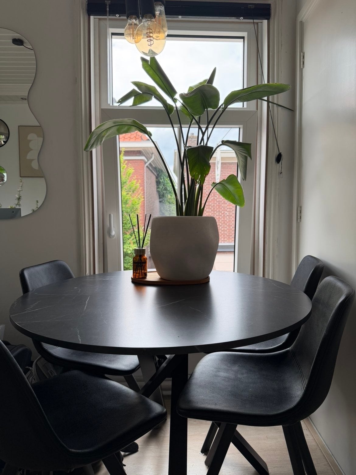 Ikea Mariedamm tafel - Zo goed als nieuw, Huis en Inrichting, Tafels | Eettafels, Ophalen, Overige materialen, 100 tot 150 cm