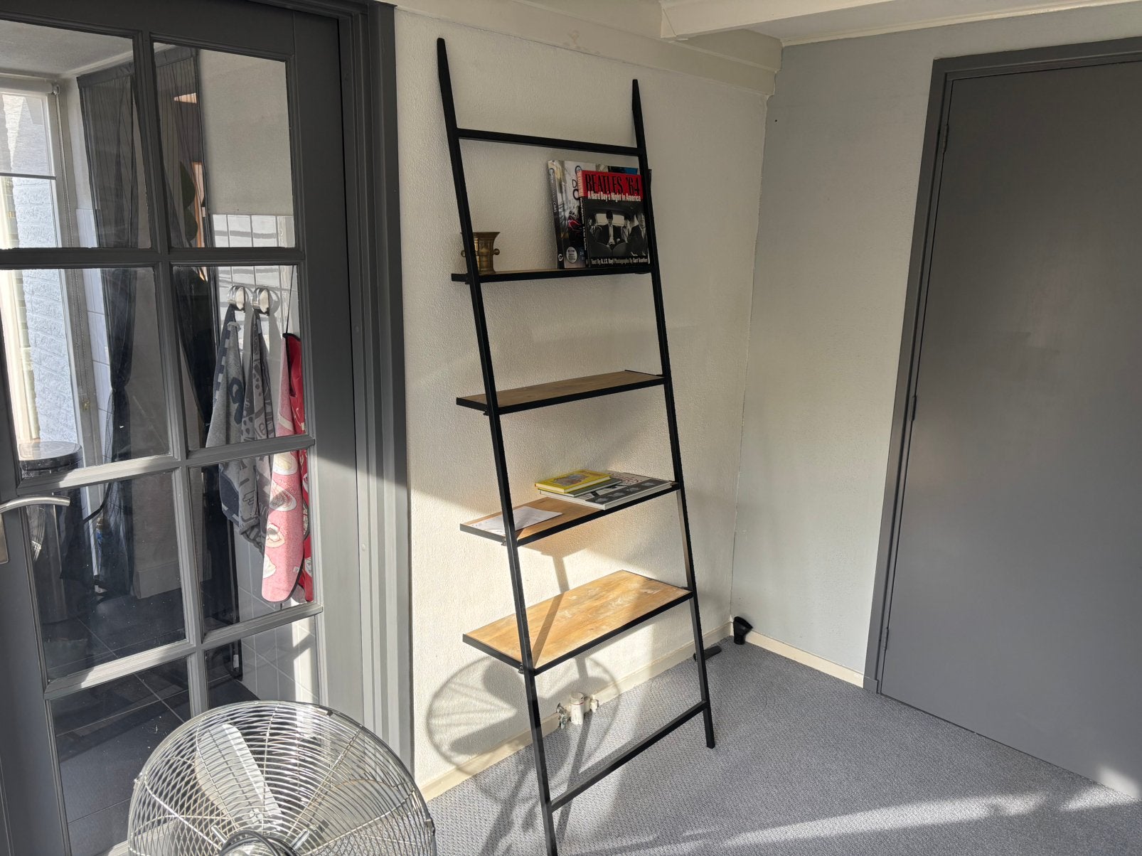 Boekenkast of display kast, Ophalen, Zo goed als nieuw, 25 tot 50 cm, 200 cm of meer