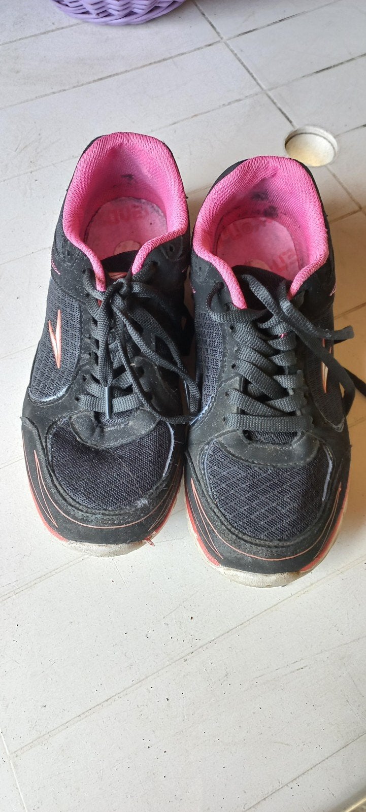 Zwarte sneakers met roze accenten, maat 38, Ophalen of Verzenden, Gedragen, Zwart, Sneakers of Gympen