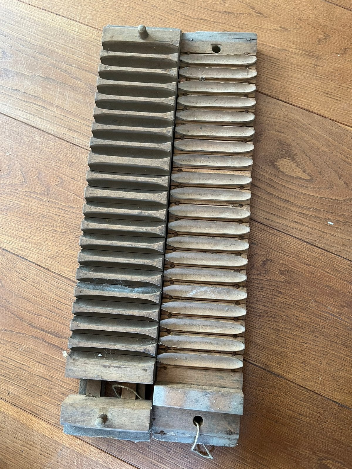 Tka antieke of vintage houten sigarenpers, Ophalen