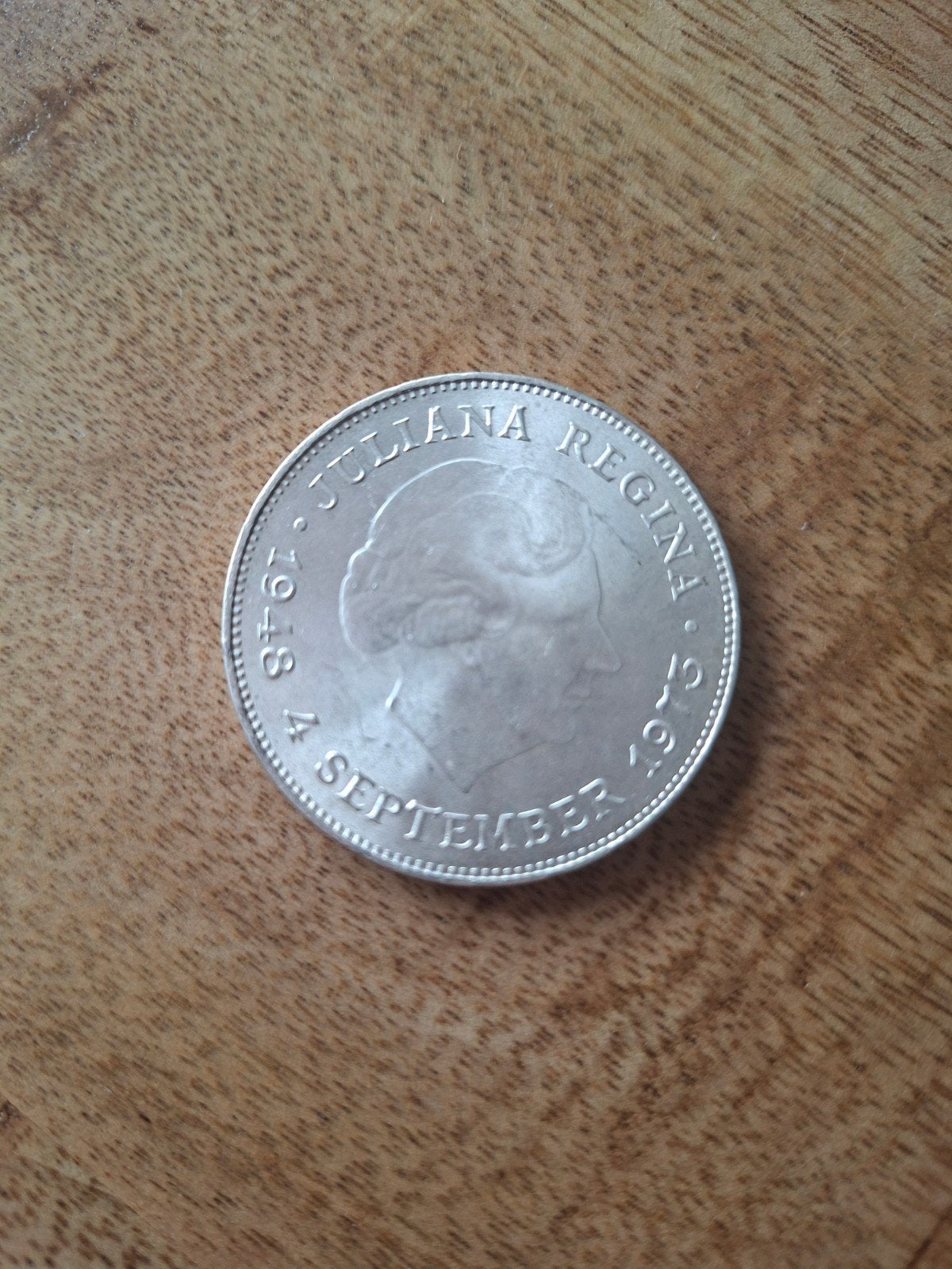 Zilveren 10 gulden 1973 Juliana Jubileummunt 18g puur zilver, Postzegels en Munten, Koningin Juliana, Zilver, Ophalen of Verzenden