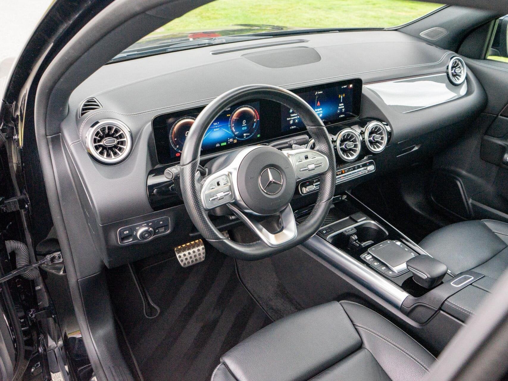 Mercedes GLA-klasse 250 e AMG|Panoramadak|Matrix LED|360° C, 77 km/l, Gebruikt, Zwart, Bedrijf