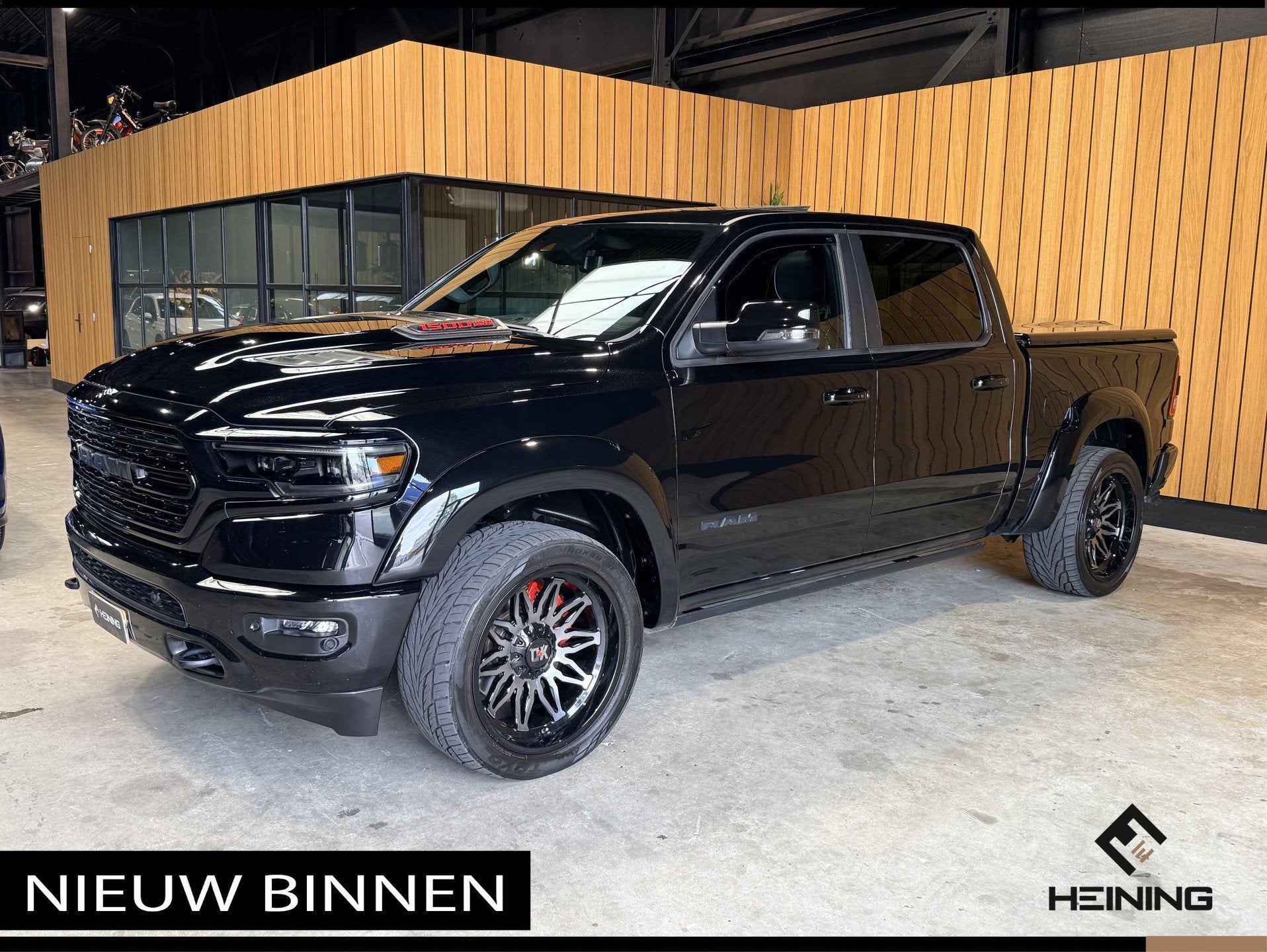 Dodge Ram 1500 5.7 V8 4x4 Crew Cab Limited Night. 22 inch. H, Automaat, Gebruikt, 402 pk, Zwart