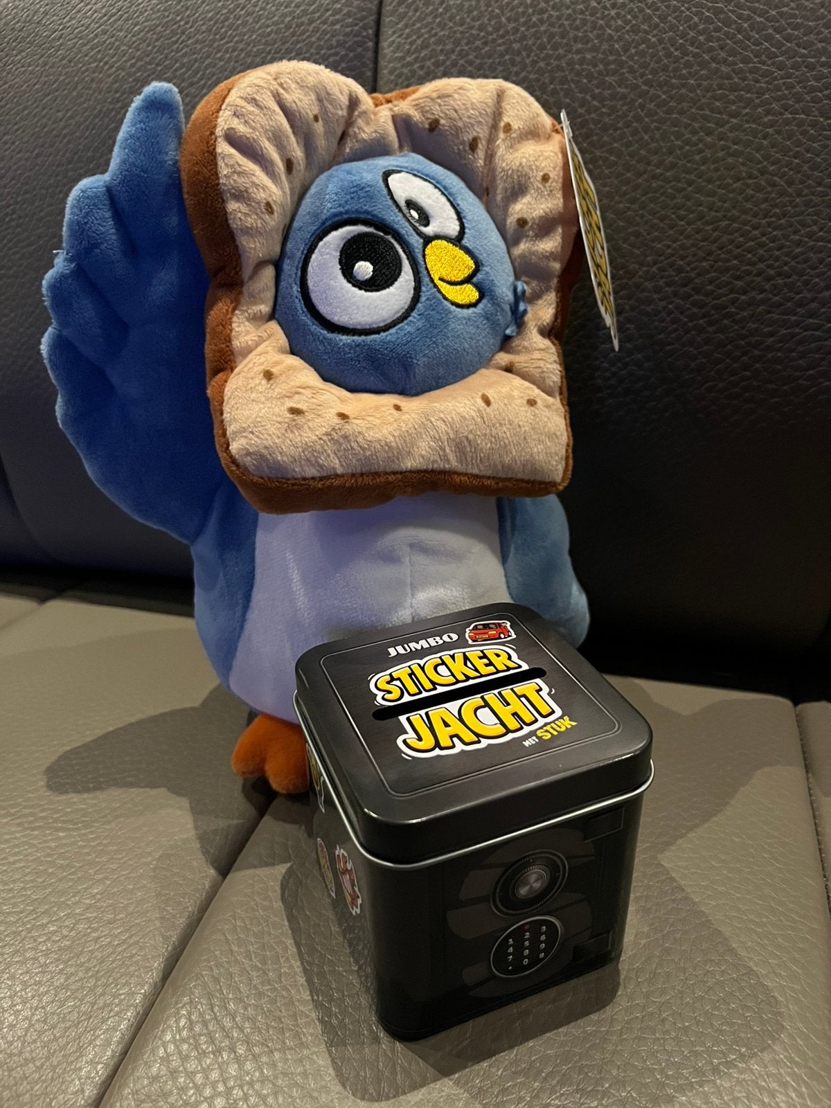 Stuk TV Duif met boterham vogel Stickerjacht + bewaar blik !, Jumbo, Ophalen of Verzenden