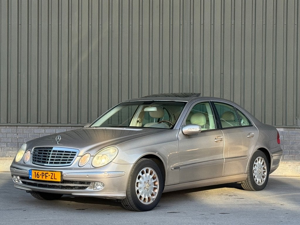 Mercedes-Benz E-klasse 240 Elegance / Automaat / Lage km sta, Automaat, Achterwielaandrijving, Gebruikt, 1505 kg