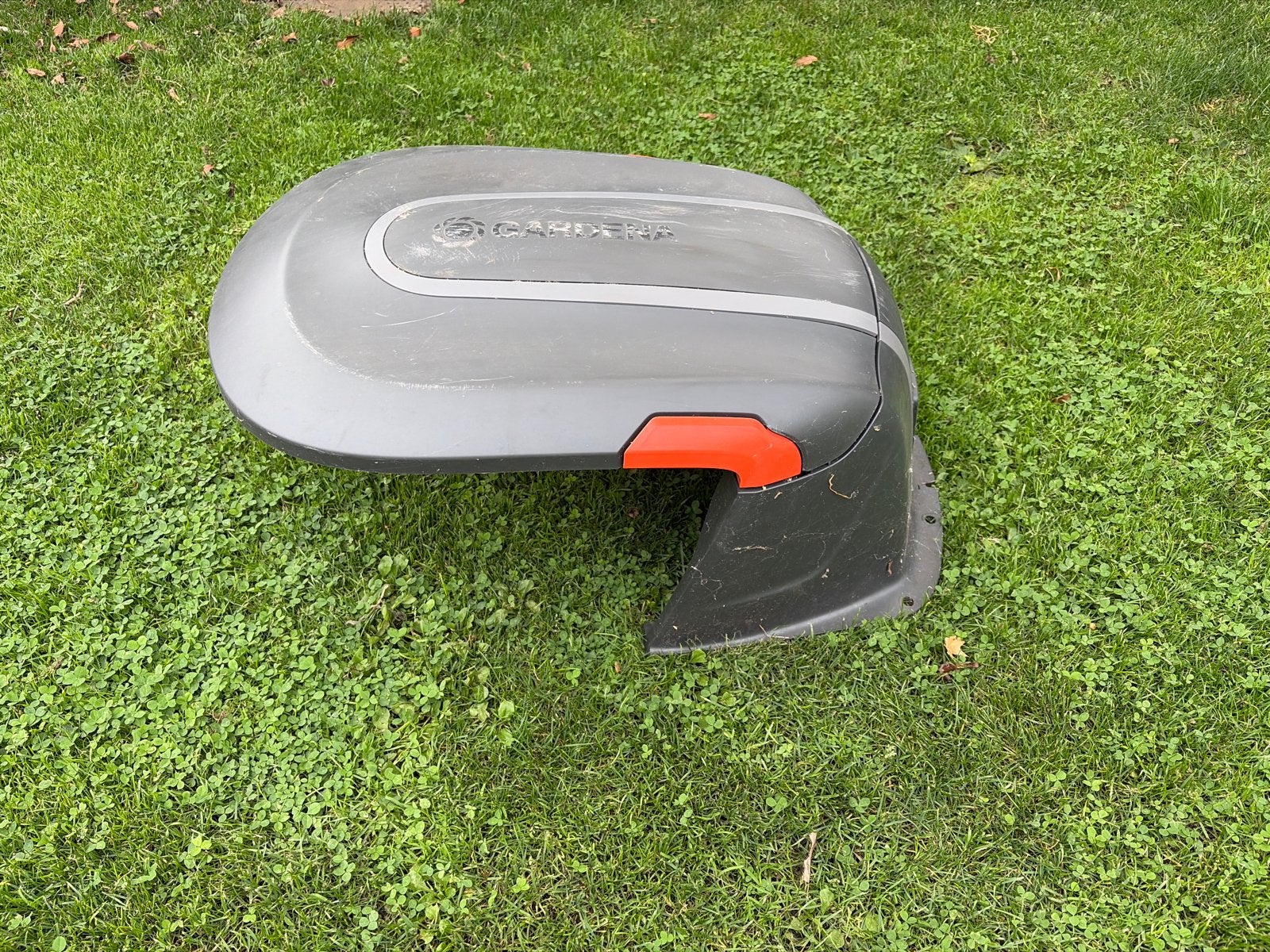 Gardena garage voor robotmaaier - Bescherming en stijl, Ophalen, Zo goed als nieuw
