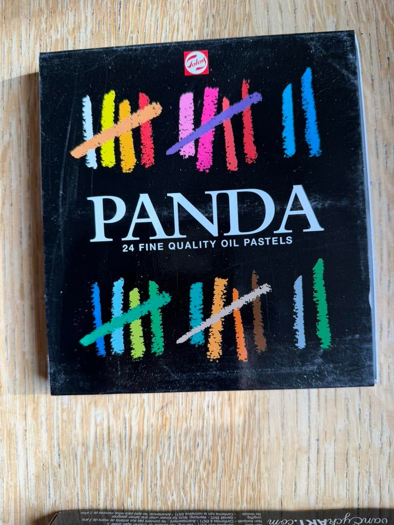 Een doosje met 24 oliepastels van het merk Talens,, Hobby en Vrije tijd, Tekenen, Ophalen of Verzenden, Zo goed als nieuw, Overige typen