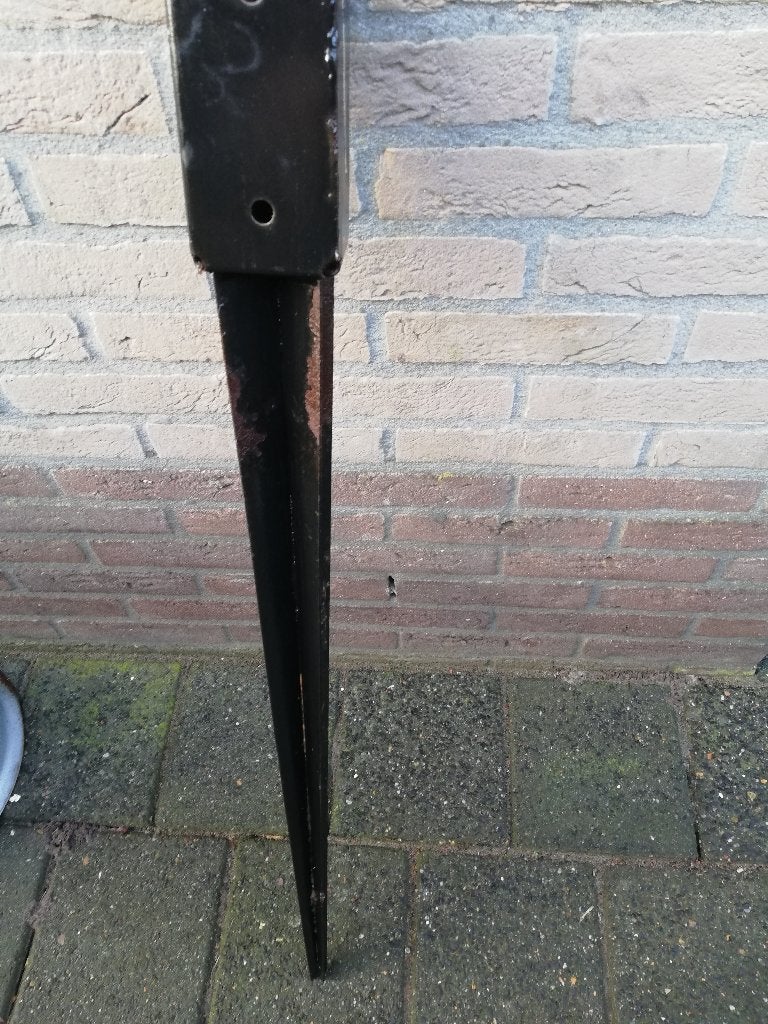 Zwarte grondpin voor paal of hek, Ophalen of Verzenden, Gebruikt, 250 mm of meer, Overige typen