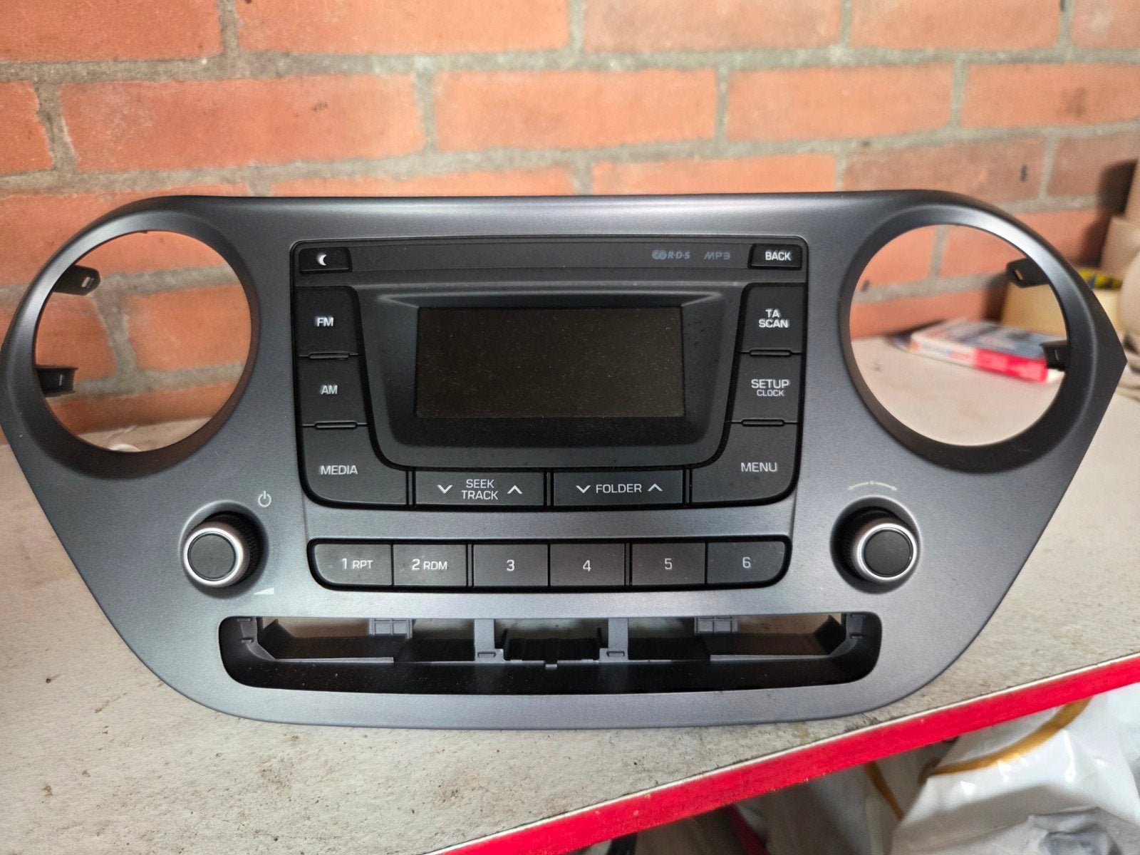 Hyundai i10   Autoradio met CD/MP3 speler, Ophalen, Gebruikt