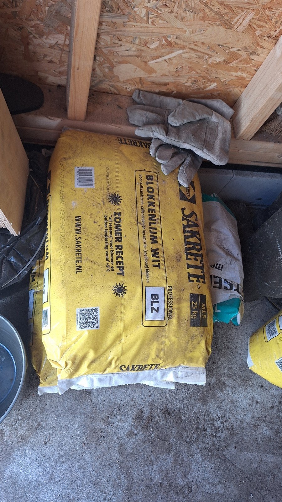 Blokkenlijm wit 3x25kg. 30eu, Ophalen, Kalkzandstenen