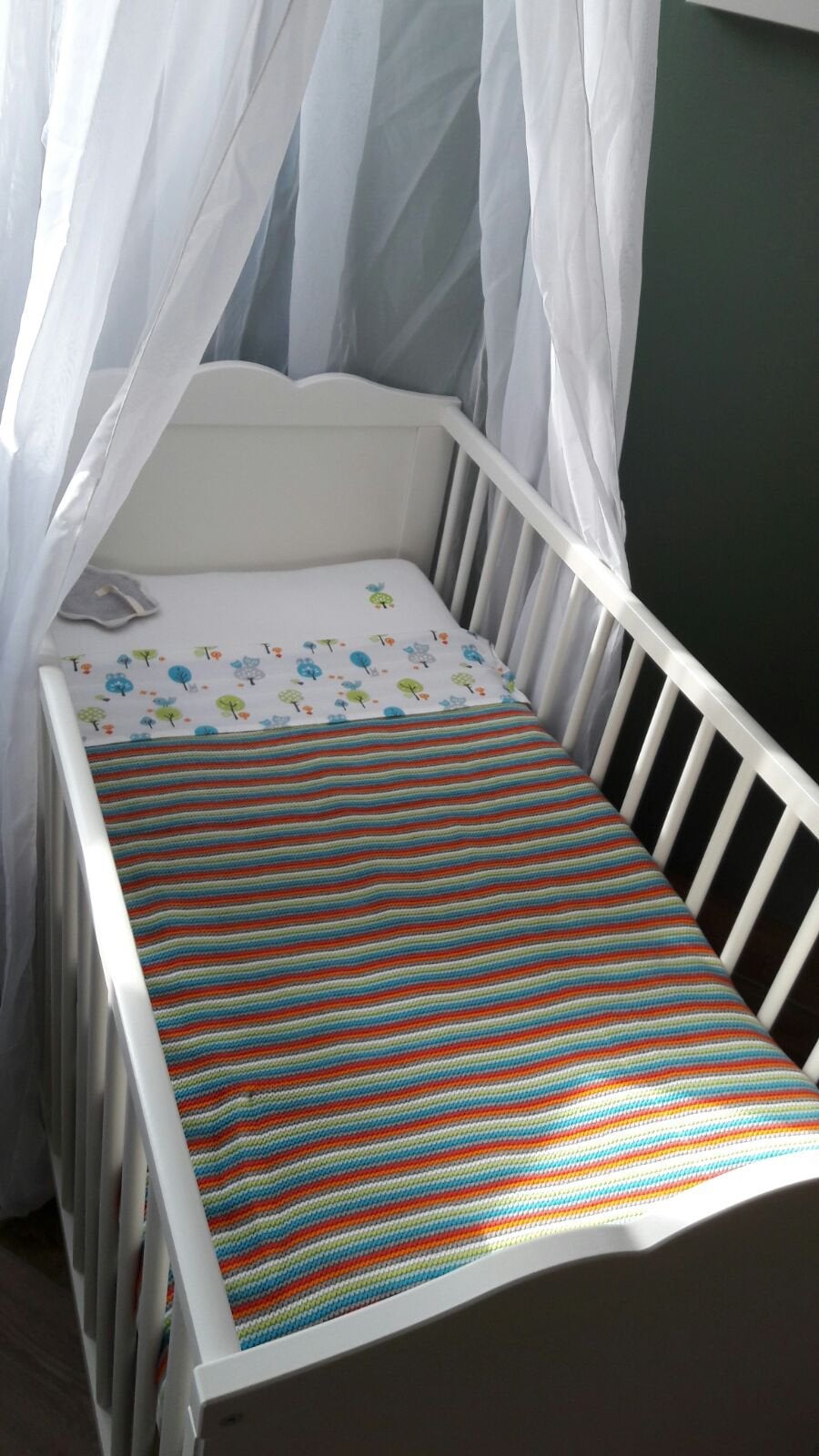 Mooi wit IKEA ledikantje (Hensvik) zoekt nieuwe dromer, Kinderen en Baby's, Ophalen, Gebruikt, Ledikant