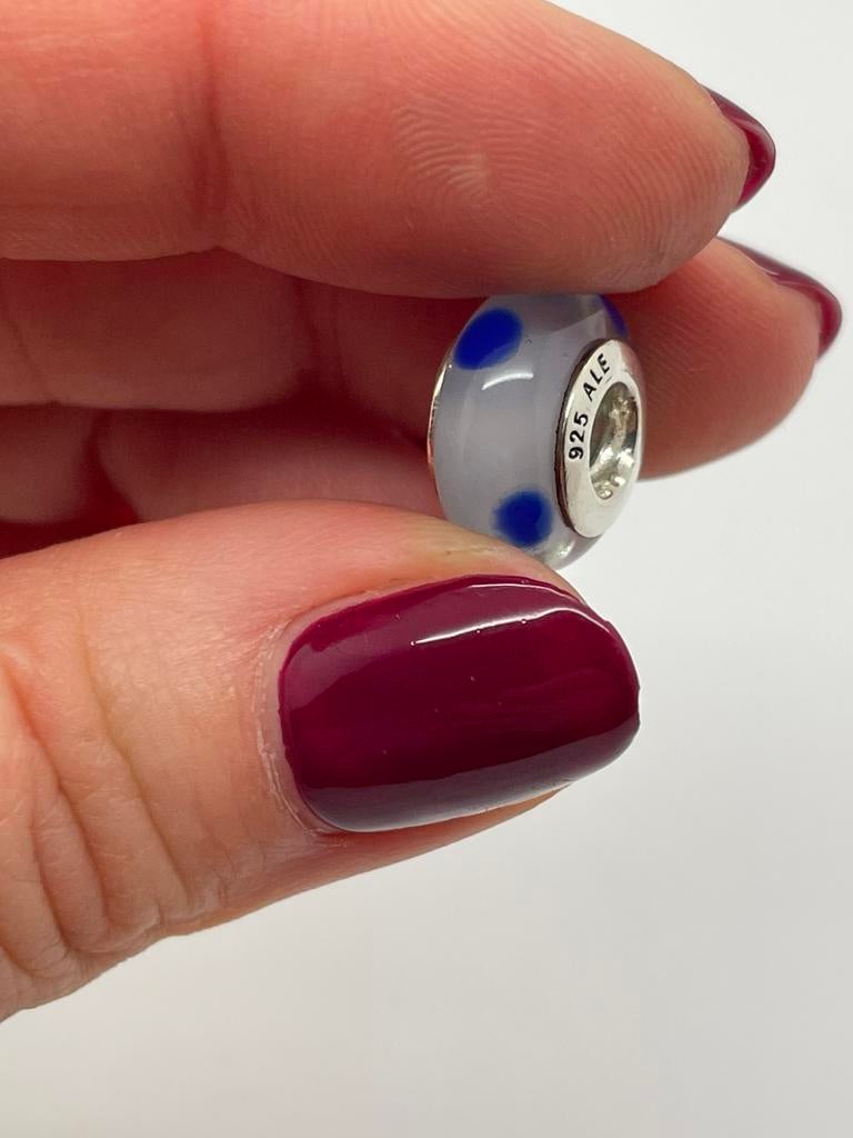 D376 Pandora zilveren glaslraal wit blauwe stip, Sieraden, Tassen en Uiterlijk, Bedels, Pandora, Ophalen of Verzenden, X, Zilver