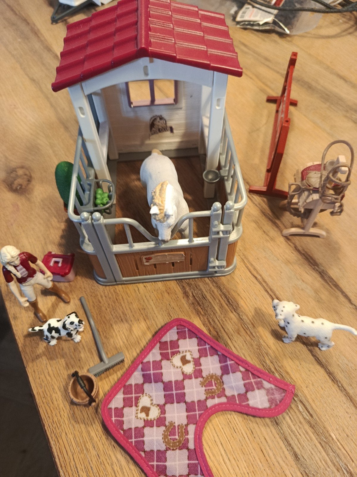 Schleich paardenstal met accessoires en paard, Ophalen of Verzenden, Gebruikt, Jongen of Meisje