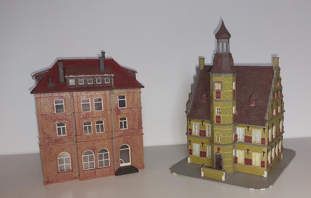 Kibri H0 38199/8300 - 2 gebouwen, Hobby en Vrije tijd, Modeltreinen | H0, Overige merken, Gelijkstroom of Wisselstroom, Brug, Tunnel of Gebouw