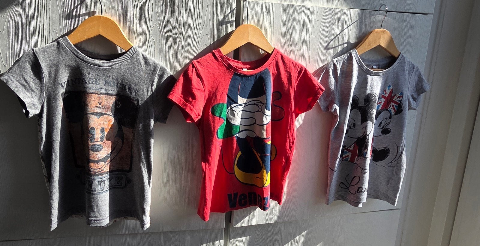 3 Mickey & Minnie Mouse T-shirts,2 origineel Disney 5-8 jaar, Disney, Gebruikt, Jongen of Meisje, Ophalen of Verzenden