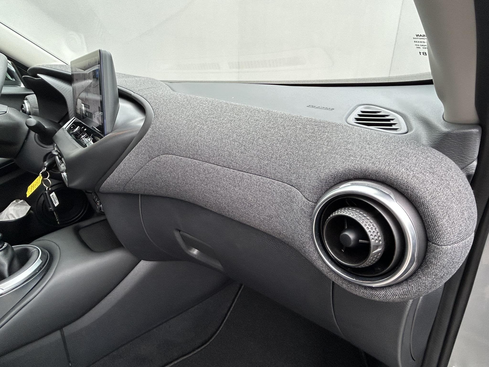 Foto 32 van Nissan Juke 1.0 DIG-T Acenta Handgeschakeld / Allseason band
