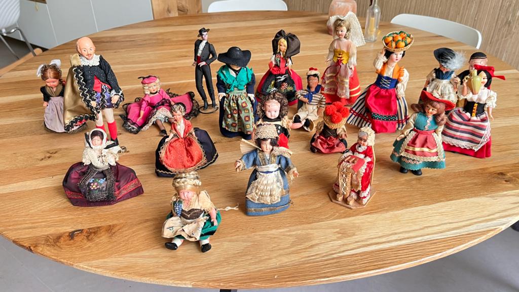 Vintage folklore poppen uit Europa, Verzamelen, Poppen, Ophalen of Verzenden, Gebruikt, Pop, Levensecht of Reborn