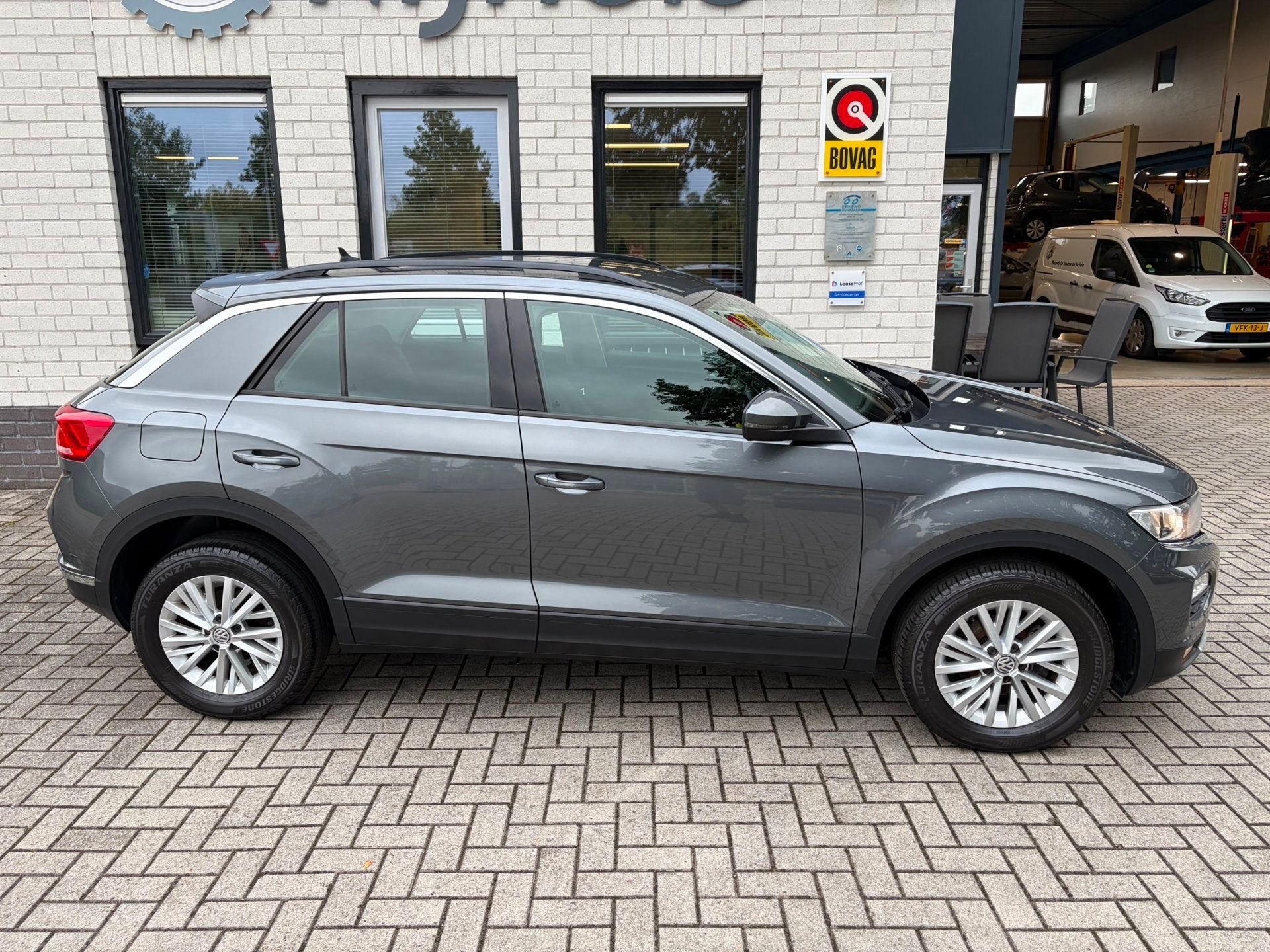 Volkswagen T-ROC 1.5 TSI Style / Carplay / Camera / Trekhaak, Stof, 4 cilinders, 150 pk, Bedrijf
