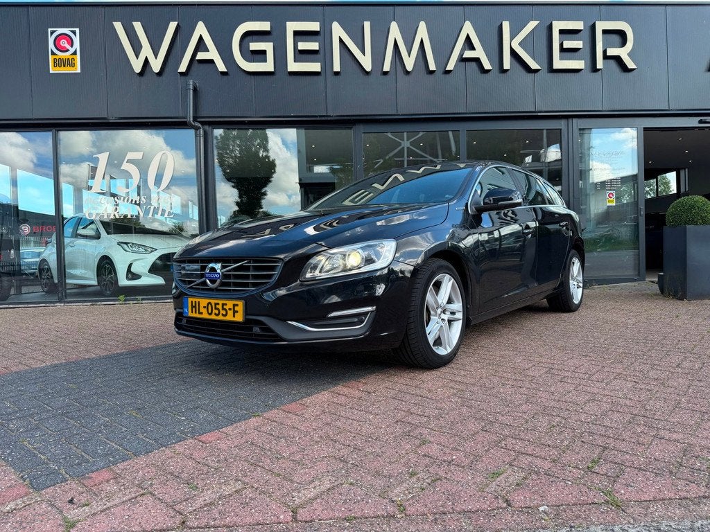 Volvo V60 2.4 D6 Twin Engine R-Design Clima|Cruise|NAVI|NAP, Auto's, Volvo, Automaat, Euro 6, Zwart, 1880 kg