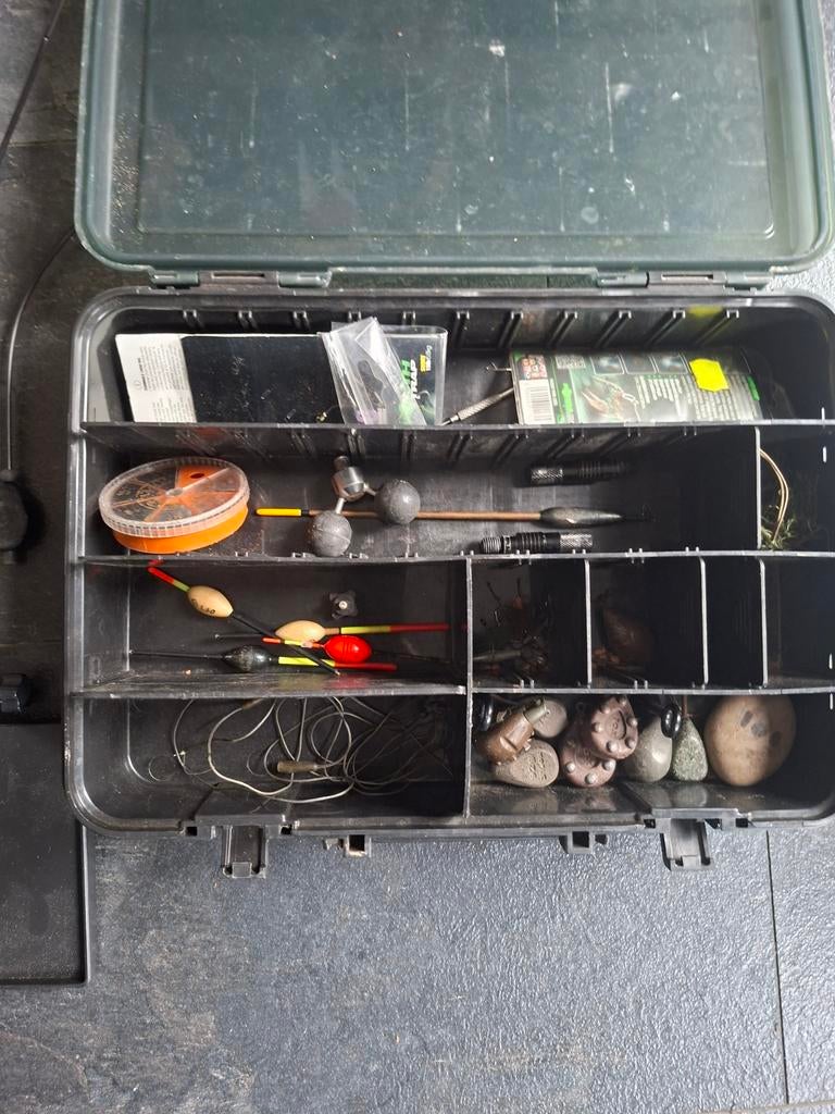 hardcase tacklebox + extra"s, Watersport en Boten, Hengelsport | Karpervissen, Zo goed als nieuw, Complete set, Ophalen of Verzenden
