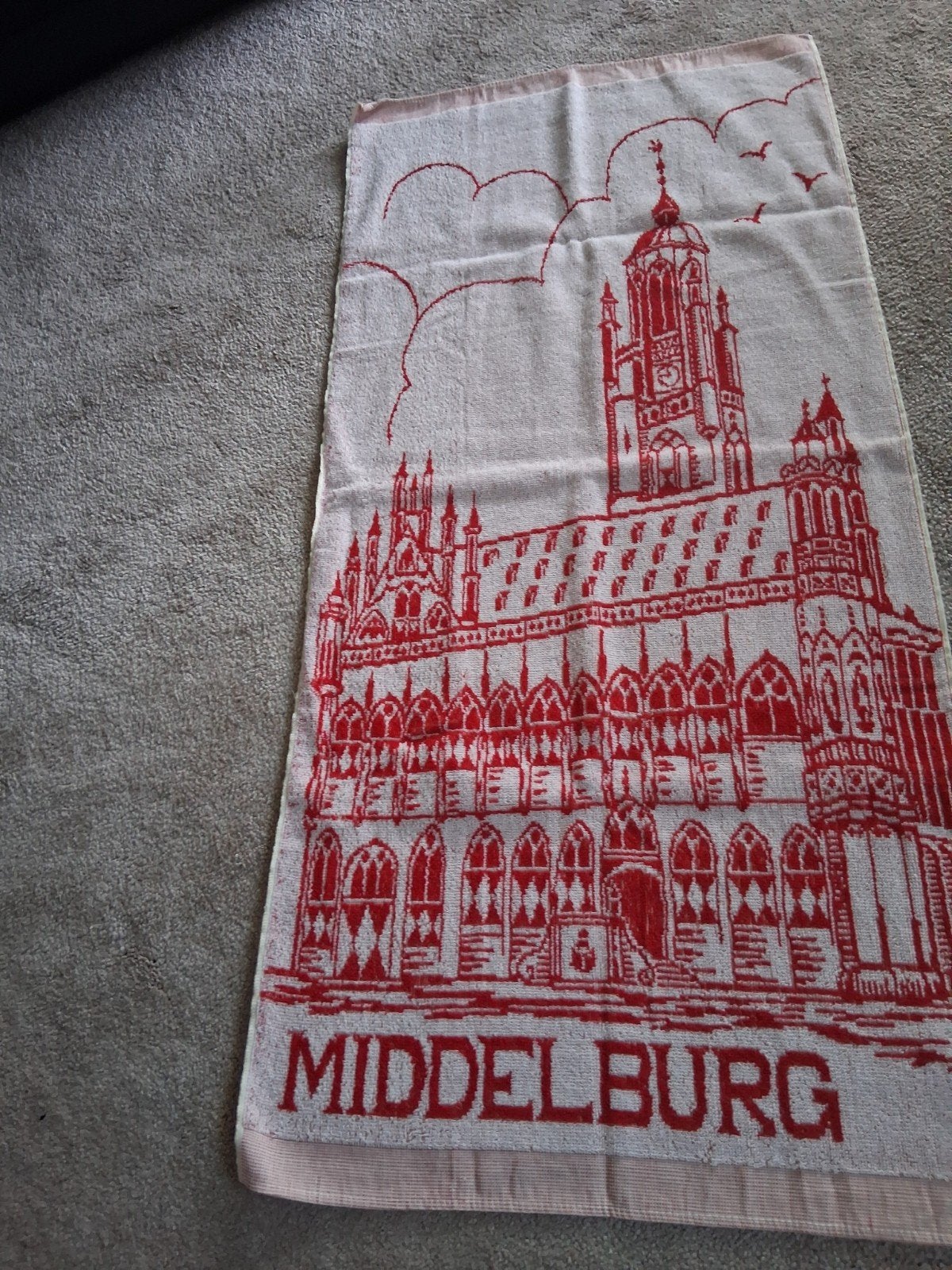 Vintage Badhanddoek Middelburg, Huis en Inrichting, Ophalen of Verzenden, Nieuw, Rood, Handdoek