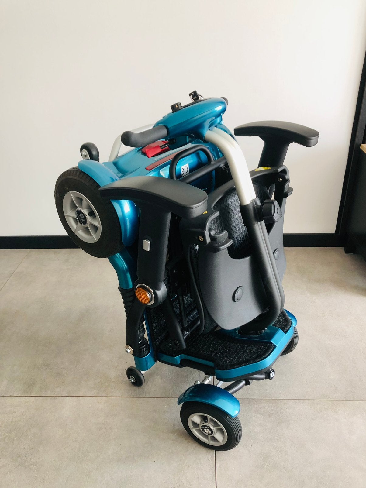 Opvouwbare lichtgewicht reis scootmobiel Bobby Brio 4wiel, Diversen, Ophalen of Verzenden, Zo goed als nieuw