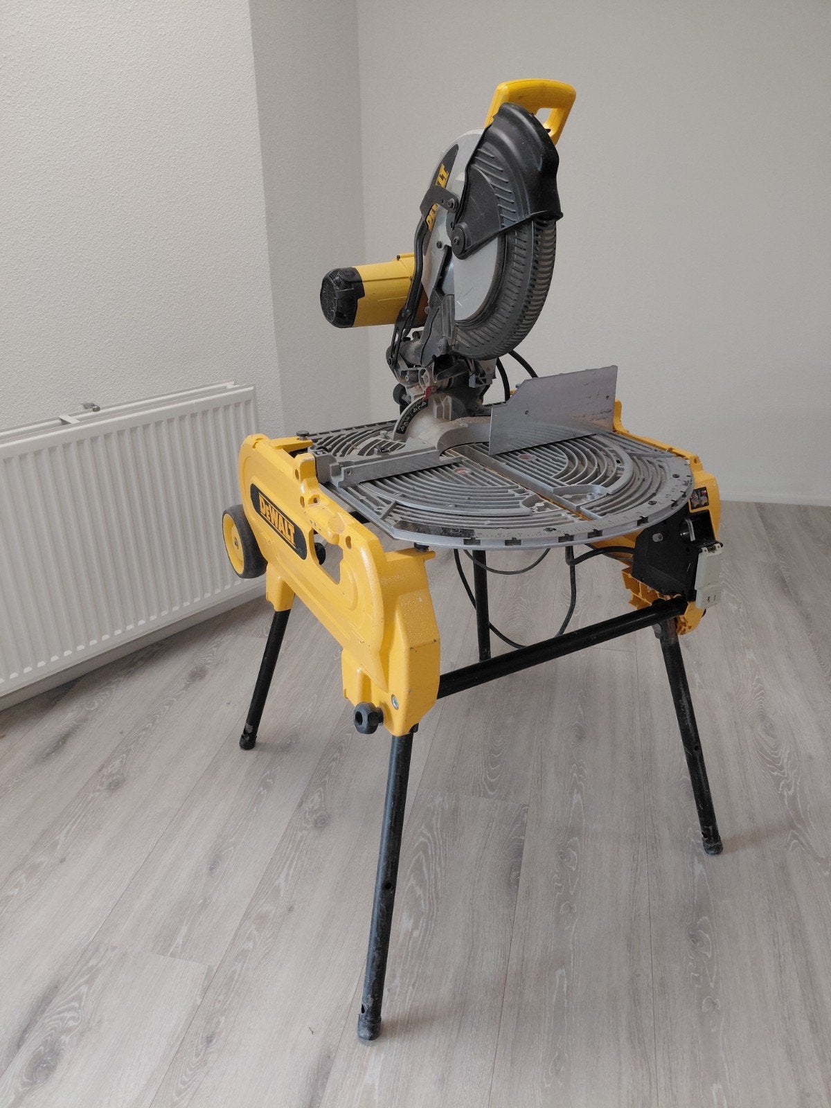 DeWalt Combinatiezaag TGS | 2000W | 305mm - D27107-QS, Doe-het-zelf en Verbouw, Gereedschap | Zaagmachines, Ophalen, Gebruikt