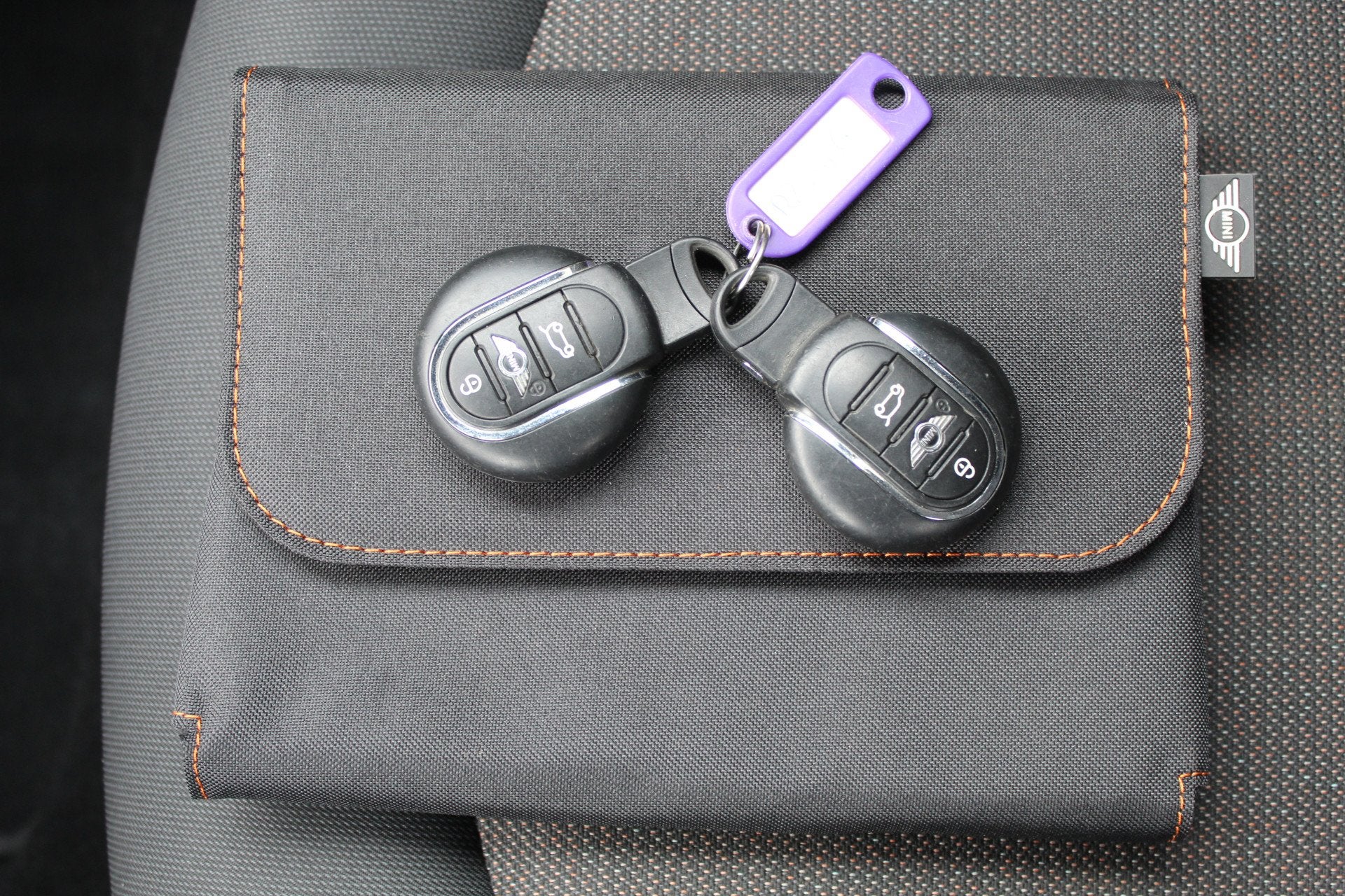 MINI Mini 1.5 Cooper Business Navigatie/Airco/Cruise control, Voorwielaandrijving, 12 maanden, Gebruikt, 4 stoelen