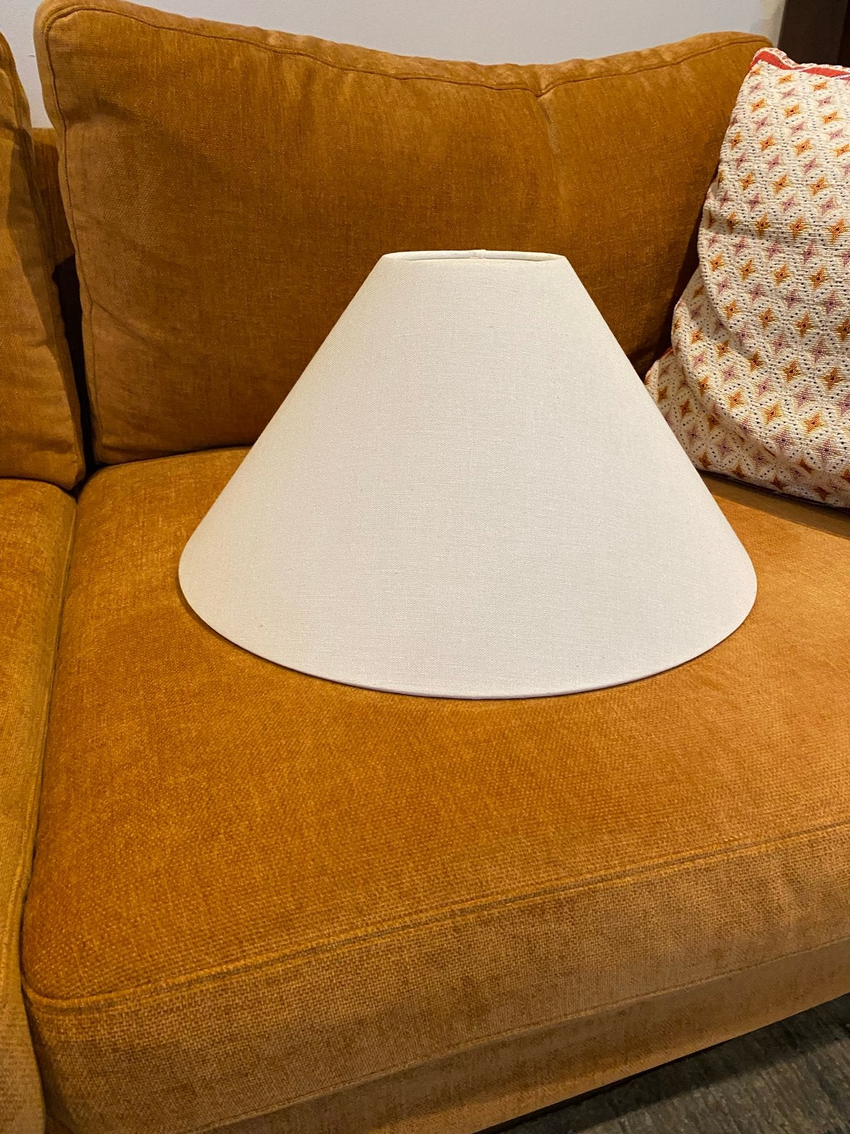 Witte stoffen lampenkap - Conisch model, Huis en Inrichting, Lampen | Lampenkappen, Overige typen, Wit, Rond, Ophalen of Verzenden