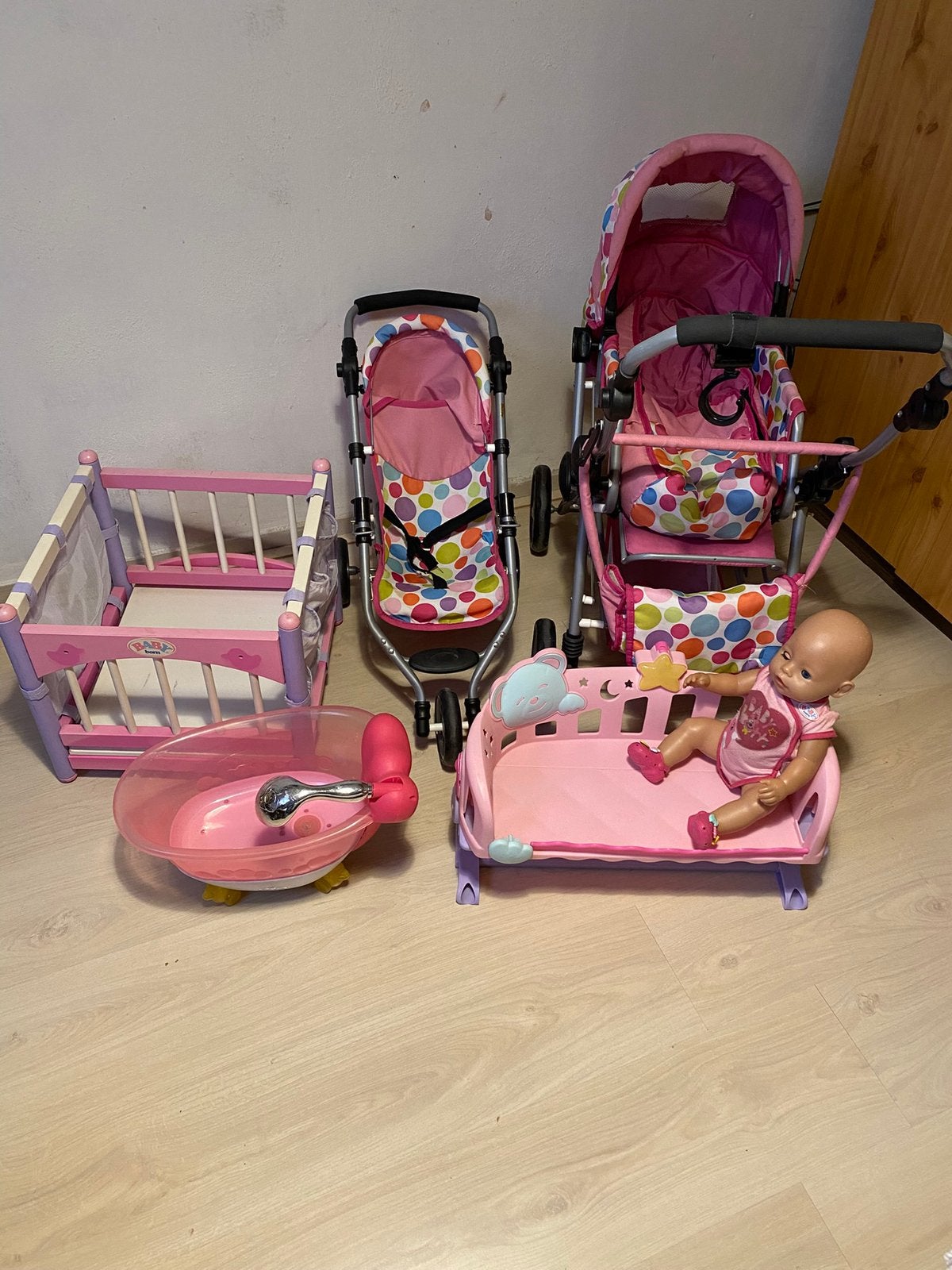 Complete set met pop, Kinderen en Baby's, Speelgoed | Poppen, Ophalen of Verzenden, Zo goed als nieuw, Babypop