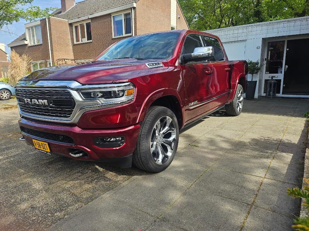 RAM 1500 2024 Rood, Auto's, Bestelauto's, Automaat, 8 cilinders, 5654 cc, Origineel Nederlands