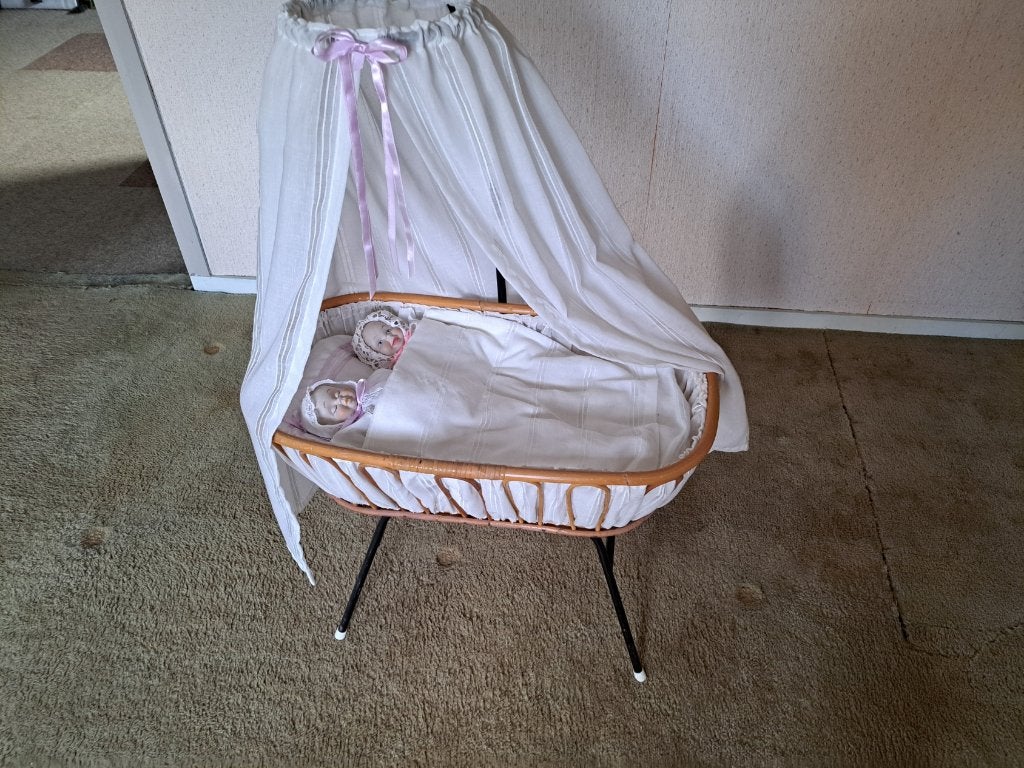 wiegje met poppen vintage, Ophalen, Gebruikt, Pop