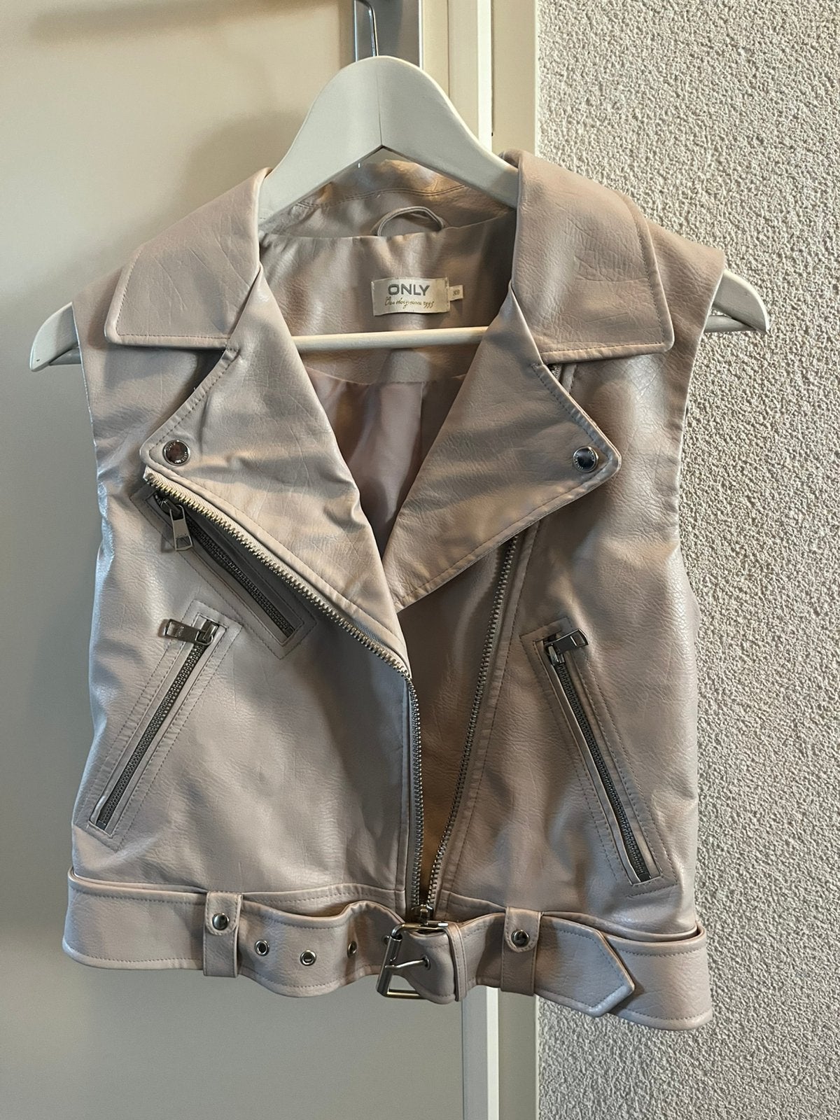 Only gillet, Ophalen of Verzenden, Zo goed als nieuw, Maat 34 (XS) of kleiner, Beige