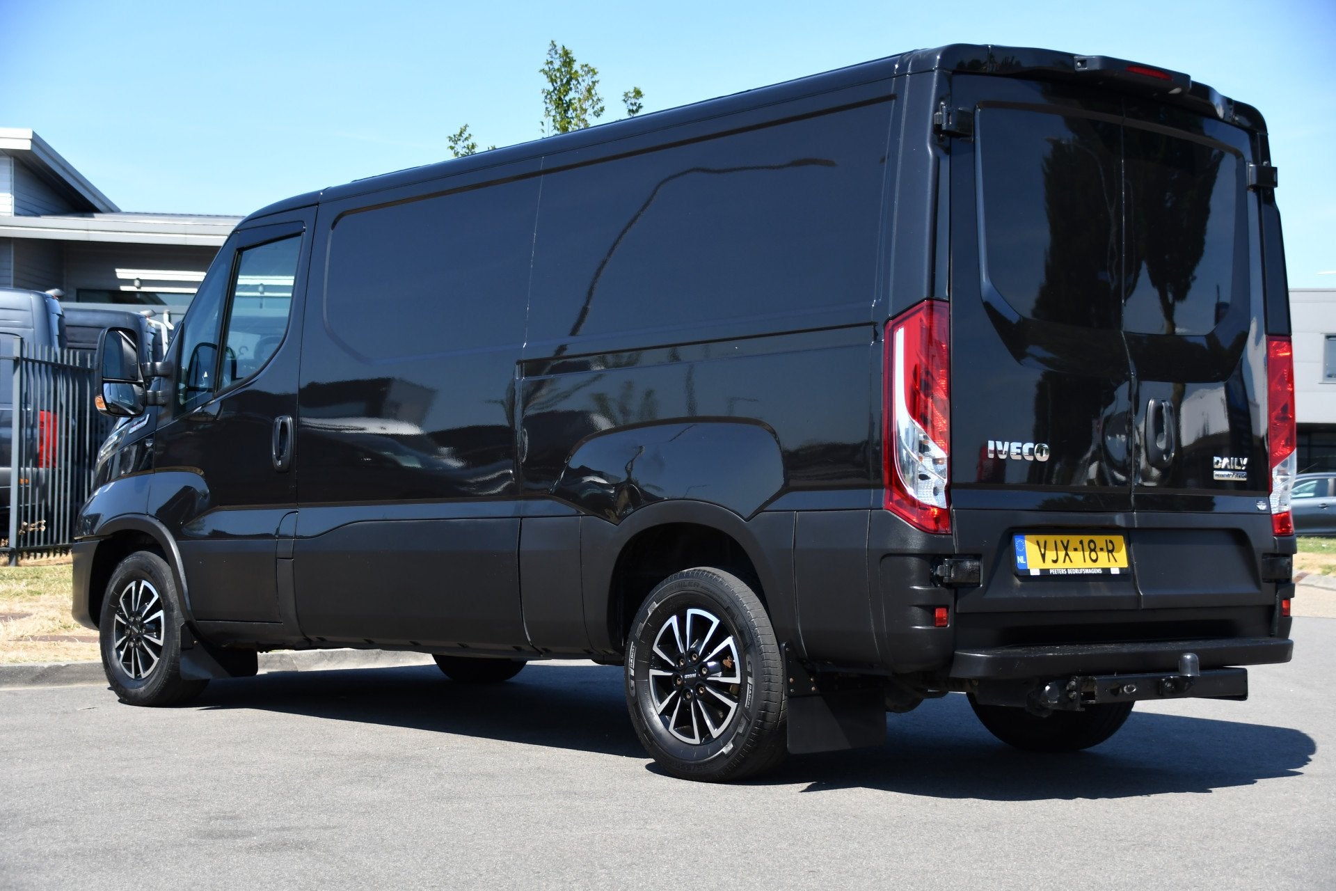Iveco Daily 35S18HV 3.0 L2H1 Black Edition Camera, Adaptieve, Auto's, Automaat, Gebruikt, Euro 6, 4 cilinders