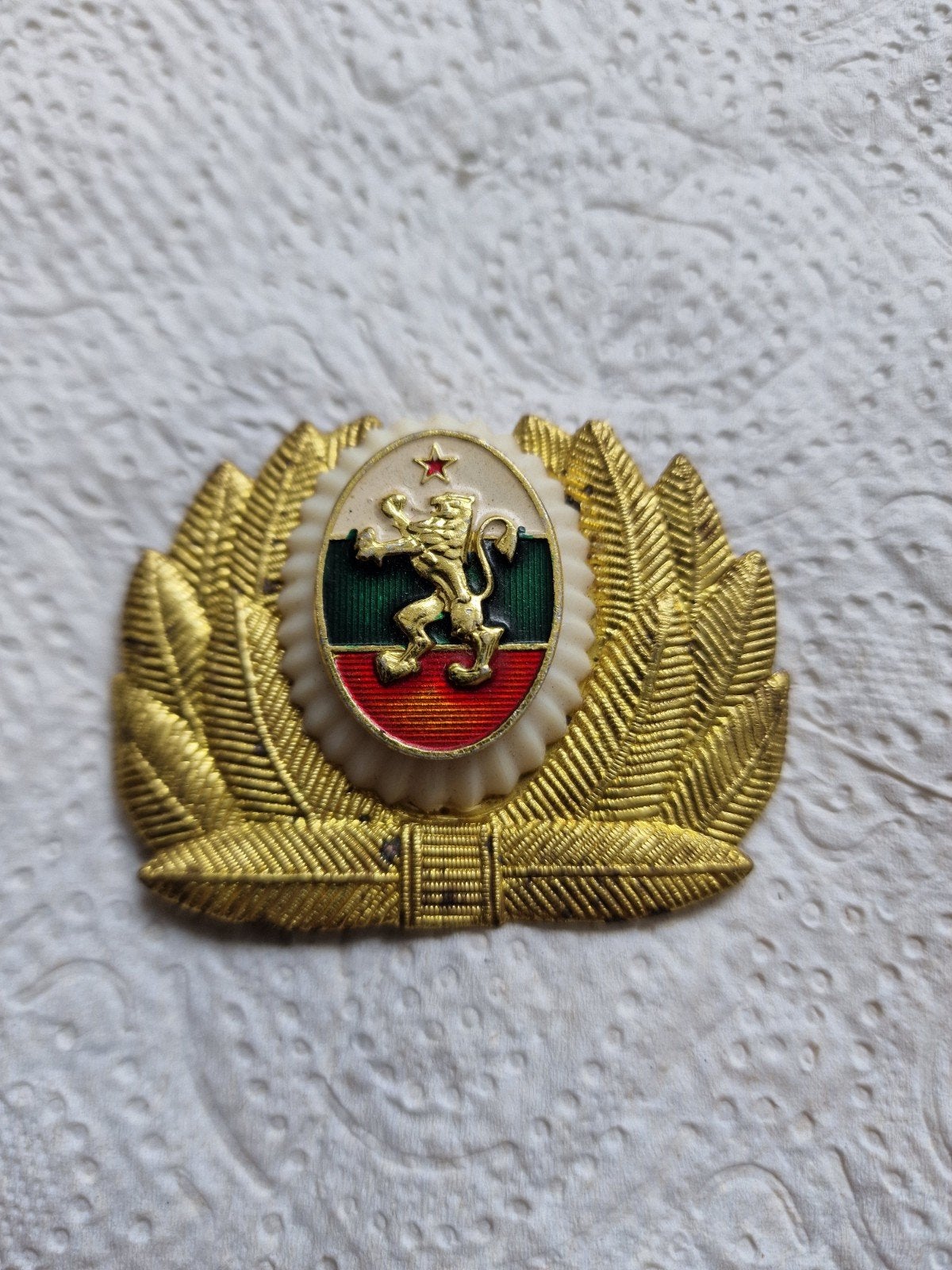 Officier pet embleem kokarde Bulgarije, Ophalen of Verzenden, Landmacht, Nederland, Embleem of Badge