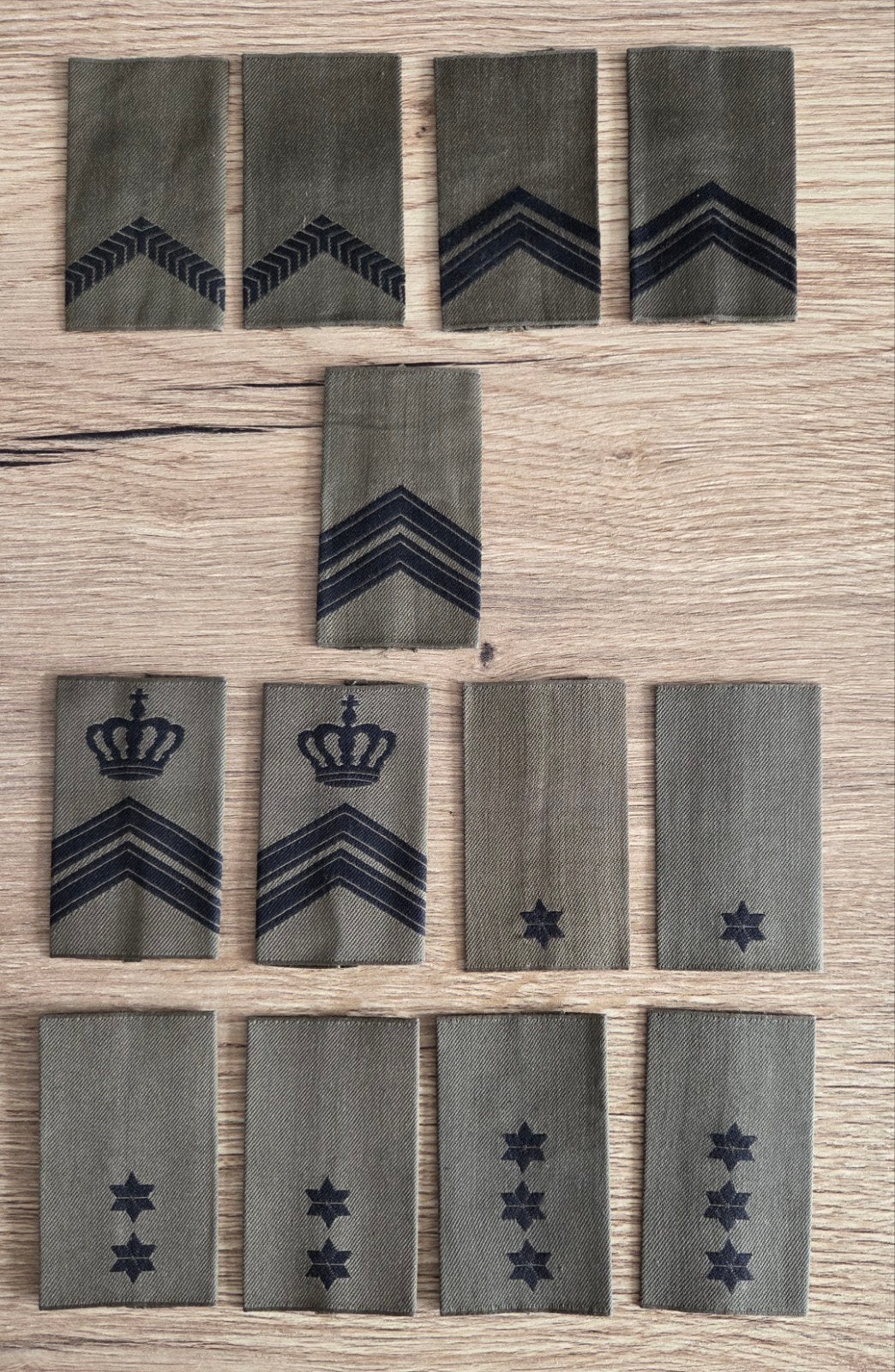 Te ruil/koop Landmacht GVT rangonderscheidingstekens, Ophalen of Verzenden, Landmacht, Nederland, Embleem of Badge