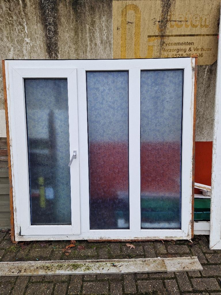 Te koop diverse kunststof en aluminium kozijnen/schuifpuien, Overige materialen, Gebruikt, Overige typen, Inclusief glas
