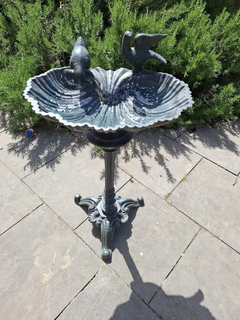 Vogelbad op voet, Ophalen, Gebruikt