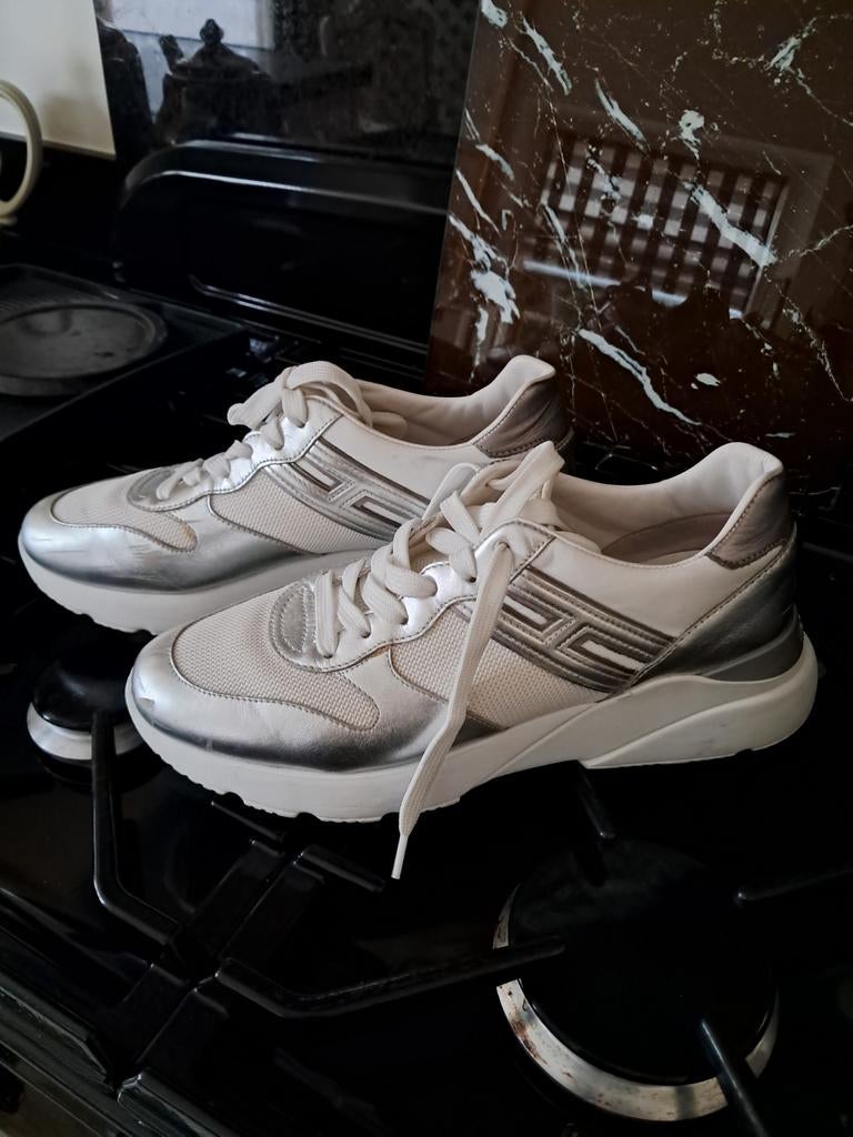 Hogan sneakers, maat 41 (valt als 40), zo goed als nieuw, Kleding | Dames, Schoenen, Wit, Ophalen of Verzenden, Sneakers of Gympen