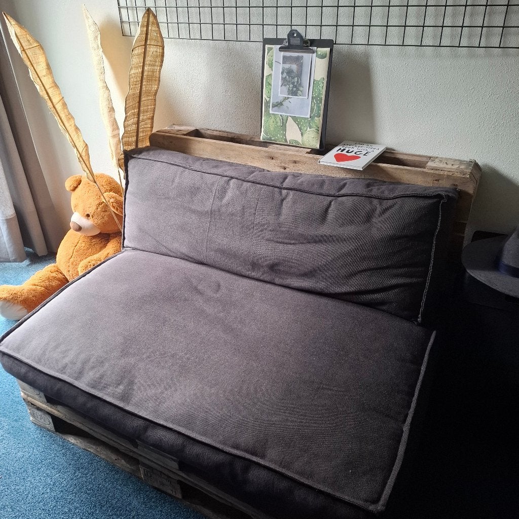 Bankje op pallets, Ophalen, Zo goed als nieuw, Hout