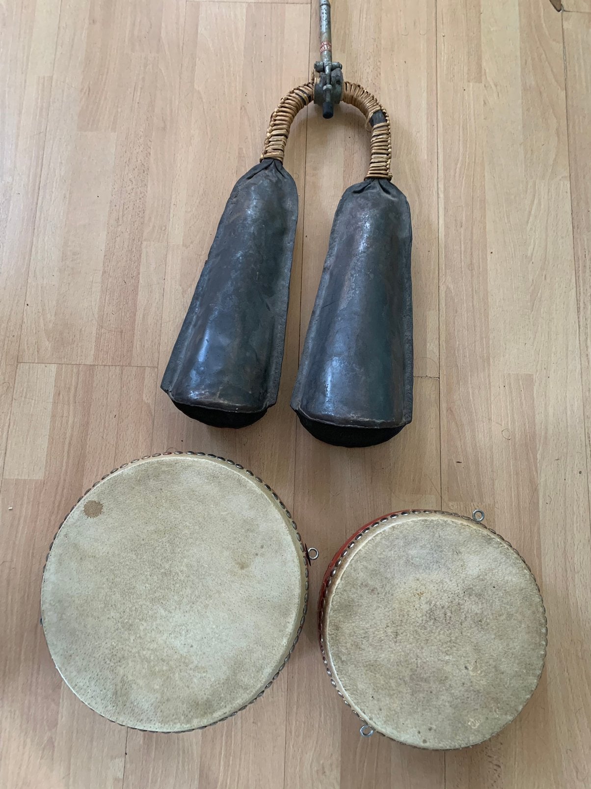 Chinese tanggu drums en Agogo-bel in drumkoffer, Muziek en Instrumenten, Percussie, Ophalen, Gebruikt, Trommel