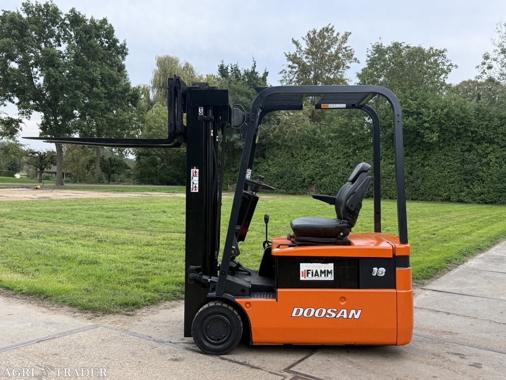 Doosan 1800KG elektrisch 3-delig freelift Sideshift gekeurd, Info@vanbeurdenheftrucks.nl, Doosan, Heftruck, Ophalen of Verzenden