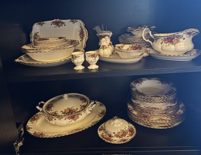 59 delig servies Royal Albert  Old Country Roses, Ophalen