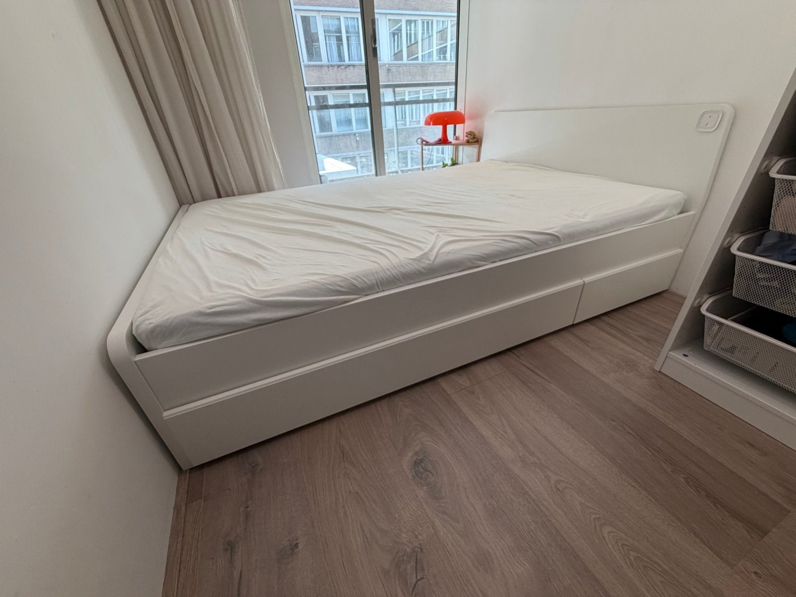 Eronder lades Drawers, Ophalen, Zo goed als nieuw
