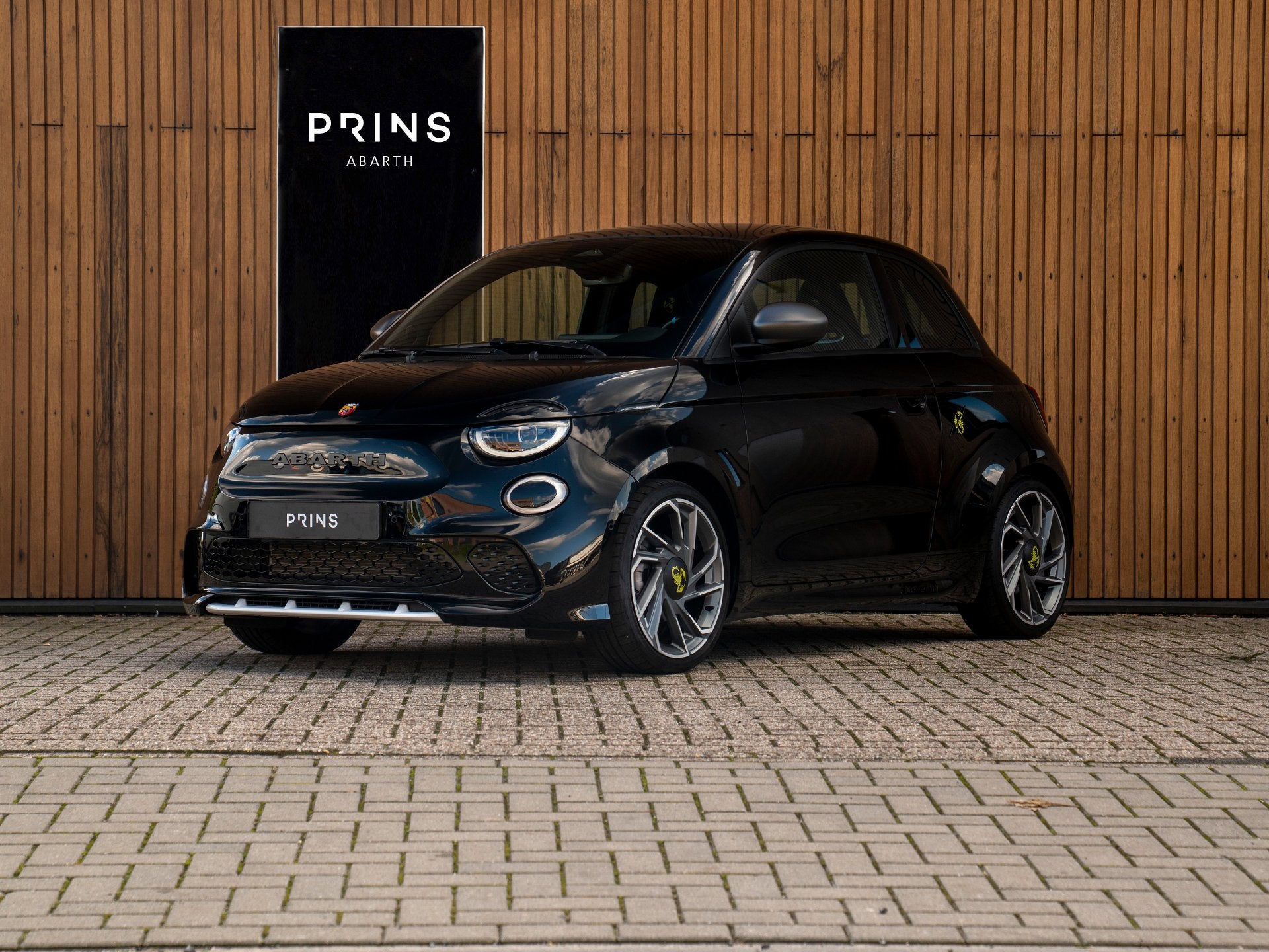 Abarth 500 Turismo 42 kWh | Panoramadak | Stoelverwarming |, Auto's, Dealer onderhouden, Gebruikt, Zwart, Zwart