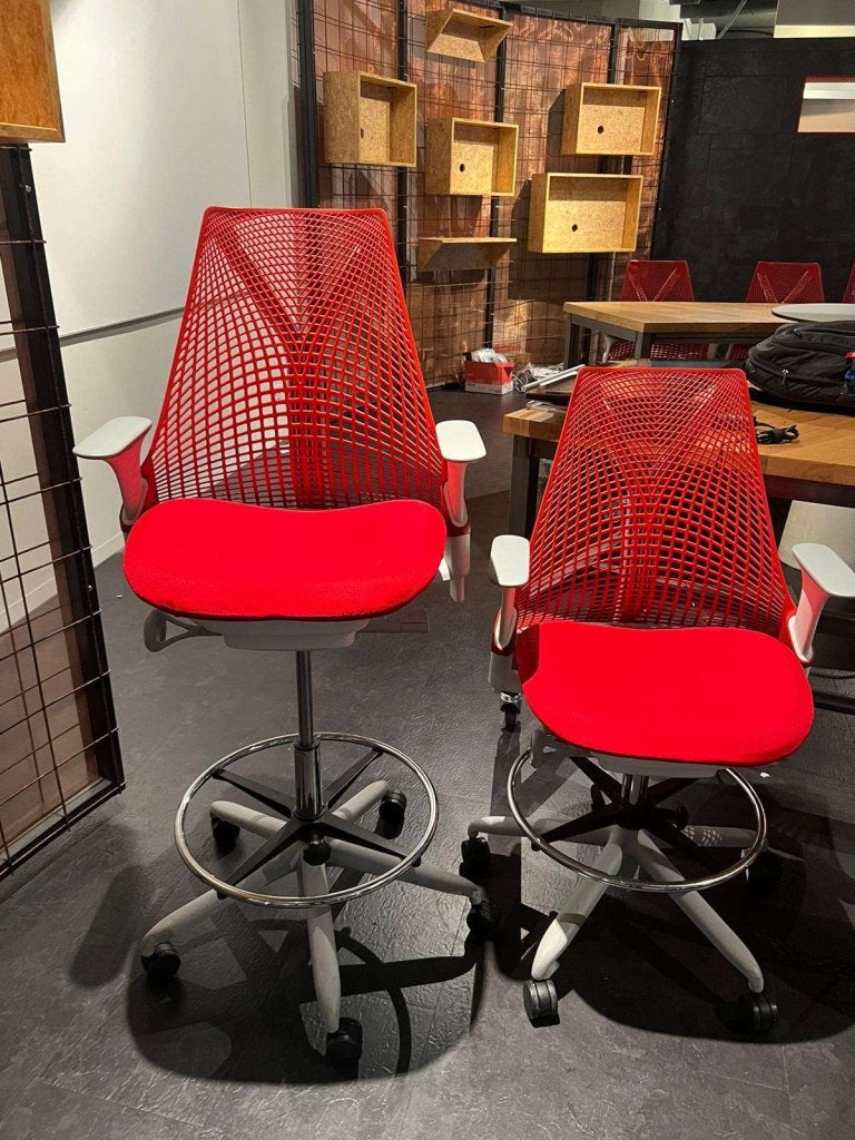 Herman Miller Sayl hoge design stoel (counter / meeting) 15x, Postbus, Ophalen of Verzenden, Customercareeurope@hermanmiller.com