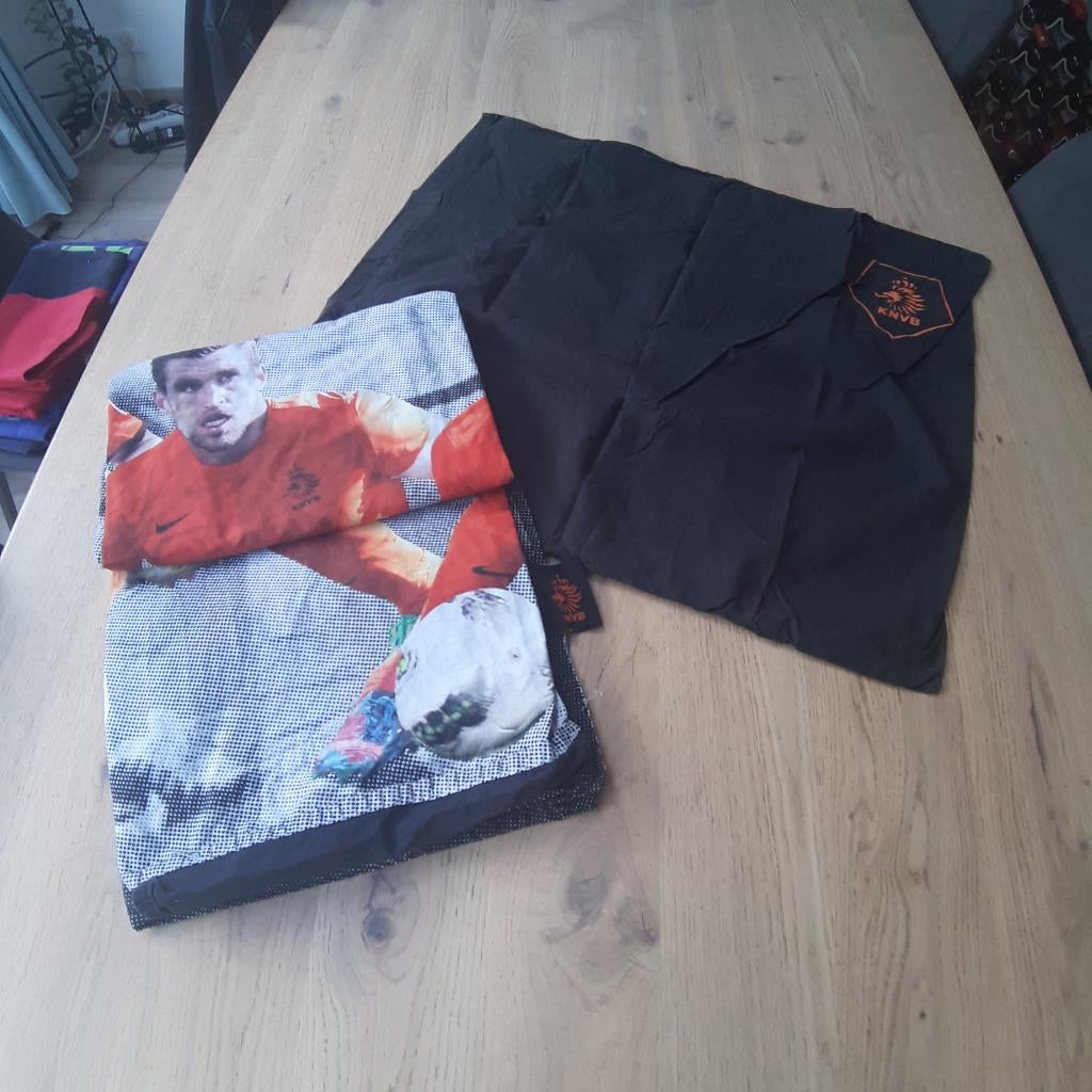 Dekbedovertrek voetbal, Kinderen en Baby's, Kinderkamer | Beddengoed, Zo goed als nieuw, Dekbedovertrek, Oranje, Jongetje of Meisje