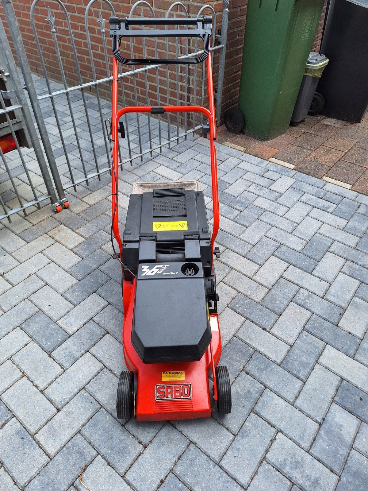Sabo elektrische grasmaaier - Betrouwbaar en krachtig, Cirkelmaaier, Gebruikt, Elektrische grasmaaier, Opvangzak
